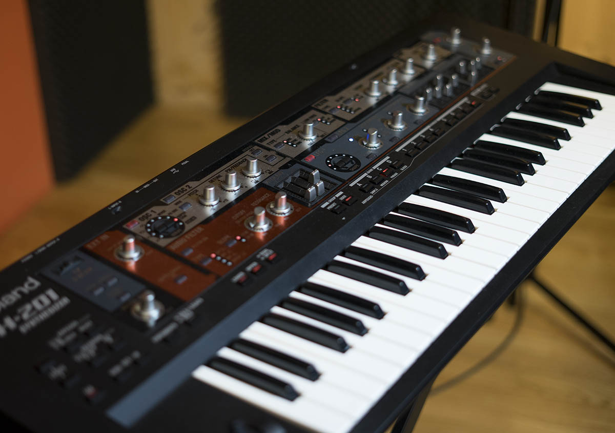 Roland SH201
